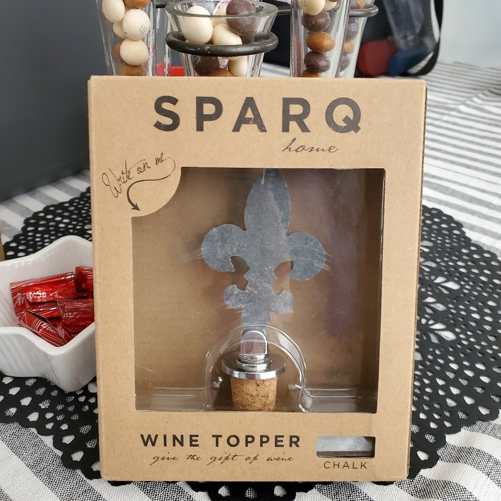 Fleur de Lis Sparq Home Wine Bottle Topper, new in box for a gift